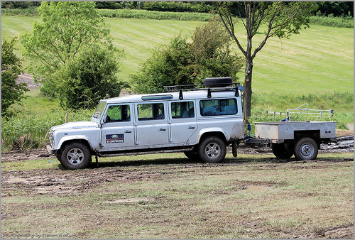 Land Rover Defender 147